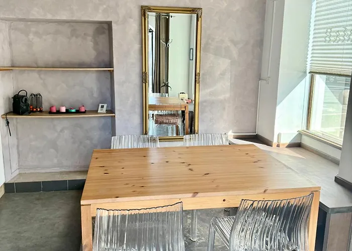 Historic Beneath The Castle In The Old Centre