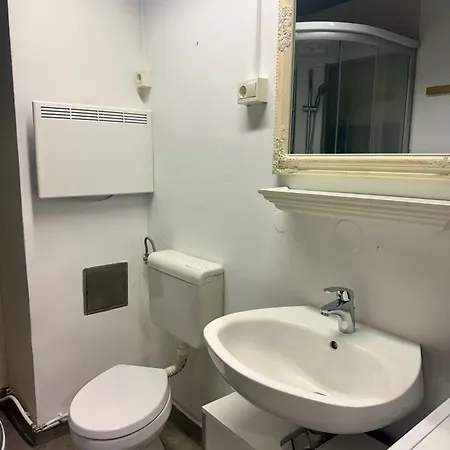 아파트 Historic Beneath The Castle In The Old Centre