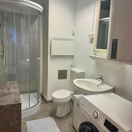 아파트 Historic Beneath The Castle In The Old Centre *