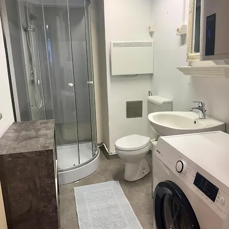 Historic Beneath The Castle In The Old Centre * לובליאנה